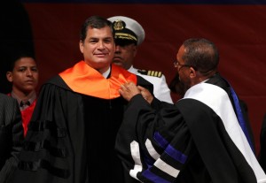 El presidente de Ecuador fue investido con doctorado "honoris causa"