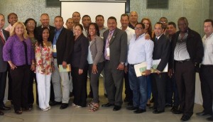 Julián Roa junto a los participantes en la jornada de capacitación de ASODORE en Santo Domingo Este