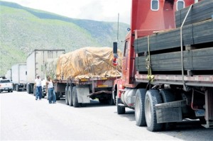 Por amenazas de muerte, Fenatrano ordena a camioneros no entrar sus camiones a Haití