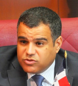 Senador Galán acusa a rector UASD de nombrar personal para favorecer su proyecto político