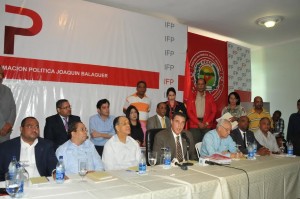 (FOTO) José Hazim Frappier habla en conferencia de prensa en la sede del PRSC.