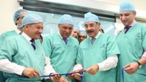 Presidente Medina inaugura Primera Unidad Cirugía Robótica en el país