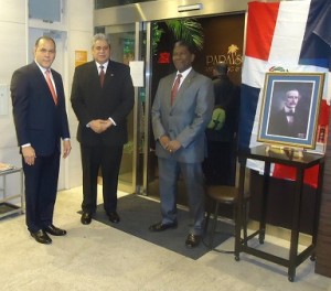 El Embajador en Japón, Hector Dominguez, el Cónsul Carlos Cepeda y el Vice-Cónsul Juan J. Guerrero.