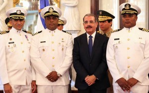 Presidente Medina recibe saludos de oficiales de las Fuerzas Armadas y la PN