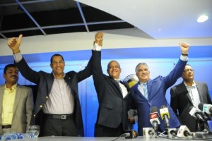 Miguel Vargas recibe apoyo alcaldes de Barahona y Villa Central