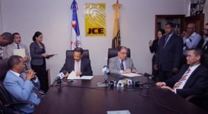 MIP y JCE firman acuerdo para viabilizar Plan Regulación de Extranjeros