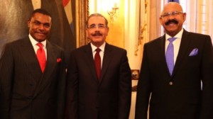 Presidente Medina reciba a los salseros Oscar D´León y a “El Canario”