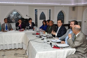 (foto # 2) El presidente del PRSC, Quique Antun habla en el encuentro