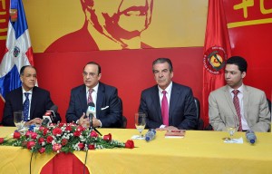 (foto) El presidente del PRSC, Quique Antún, junto al ex presidente de Chile, Eduardo Frei. También Joaquín Ricardo y Jasel Román. Attachment-1
