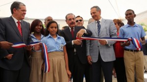 Danilo inaugura 5 nuevas escuelas en SPM
