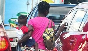 MP apresa cuatro mujeres que utilizaban niños para pedir en las calles