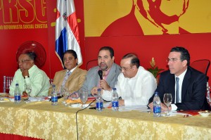 El presidente del PRSC, Quique Antún, en la reunión del Directorio Presidencial que encabezó en la sede del partido.