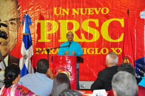 santiago.- El presidente del PRSC, Federico Antun Batlle (Quique), habla en el seminario