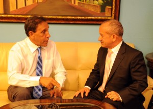Doctor Antonio Cruz Jiminian y el ministro de SP, doctor Freddy Hidalgo Núñez