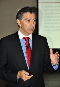 FOTO DOS. Miguel Peñailillo, experto del PNUD en Gobernabilidad Democrática