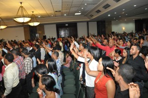 (foto #2) Juramentación de jovenes por parte del presidente del PRSC, Quique Antún