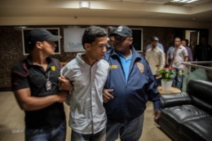 FOTO SE ENTREGA A LA POLICIA ACUSADO MUERTE CORONEL