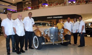 Directivos del club durante la inauguración.