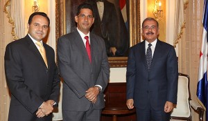 Presidente Danilo Medina recibe visita ejecutivos compañía Brugal