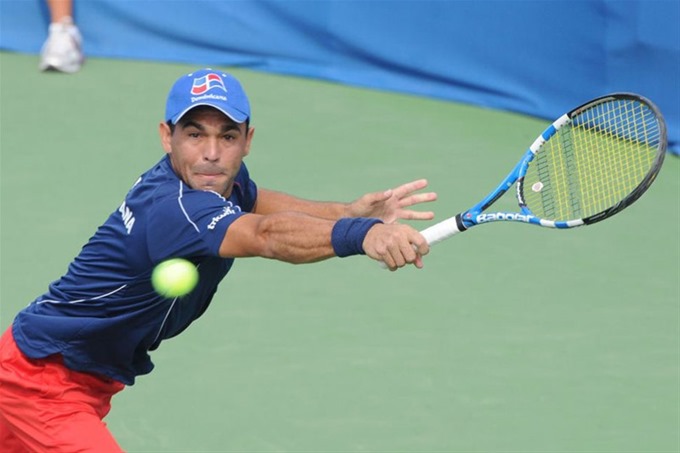 Tenista Víctor Estrella cerca de la clasificación al US Open