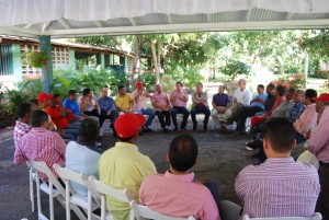 (Foto).- Una de las reuniones de la Comision de Reencuentro del PRSC en San Cristobal