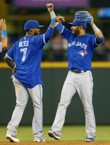 Bautista y Reyes disparan cuadrangulares en triunfo de Azulejos sobre Atléticos