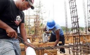 Aumentan salario mínimo a varilleros de construcción