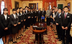 Estudiantes japoneses visitan al presidente Danilo Medina