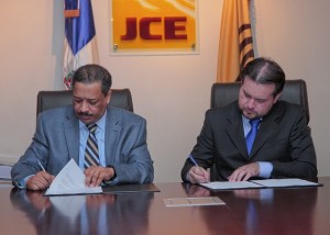 CNE Ecuador firman acuerdo sept 2013