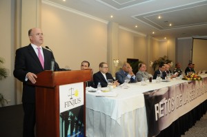 FDB durante intervención conferencia Finjus