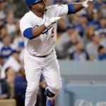 ¡Montó su show! Juan Uribe dispara tres cuadrangulares en triunfo de Dodgers; Ramírez también la saca 