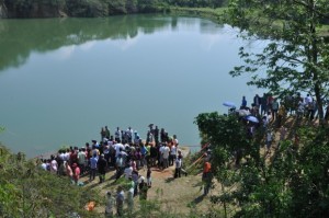 ¡Lamentable! Mueren tía y sobrino ahogados en balneario de Santiago