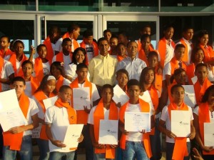 domingo contreras con los graduandos