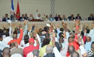 (foto). Reunion de la Comision Ejecutiva donde se aprobó el metodo de Asamblea de Delegados para elegir a las nuevas autoridades y reformar los estatutos.