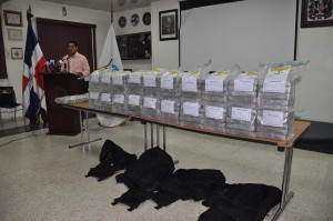100 paquetes ocupados en Manzanillo y dolares ocupados a venezolano.