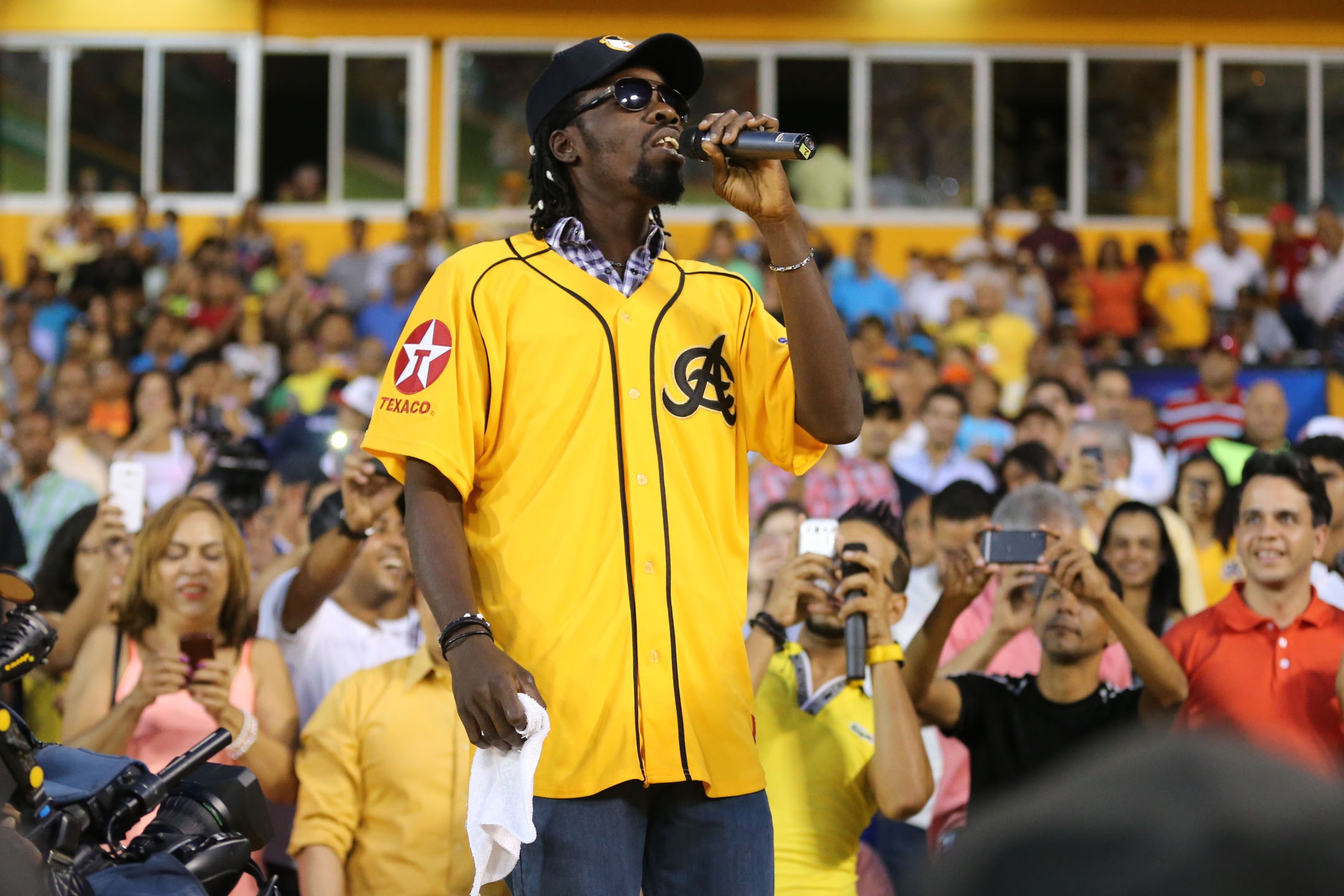 ¡Una sorpresa! “Palito de Coco” deleita a fanáticos en el estadio Cibao