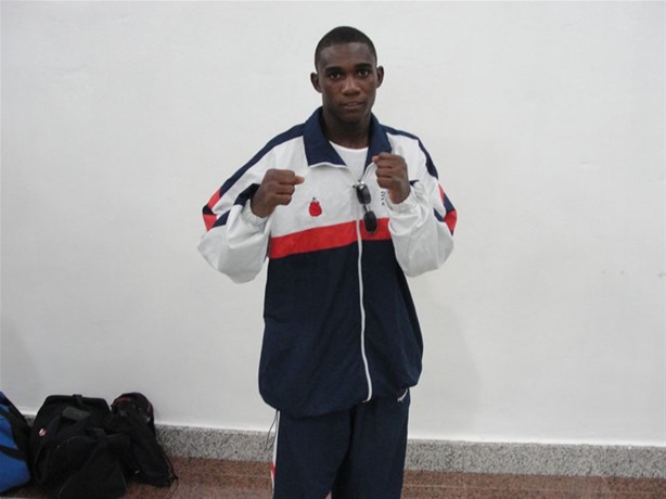Boxeador dominicano debuta con triunfo en Campeonato Mundial