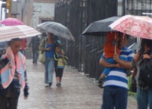 COE emite alerta verde a nueve provincias por incidencia vaguada y onda tropical