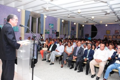 Ministro de Educación dice no se detendrá construcción de nuevas escuelas