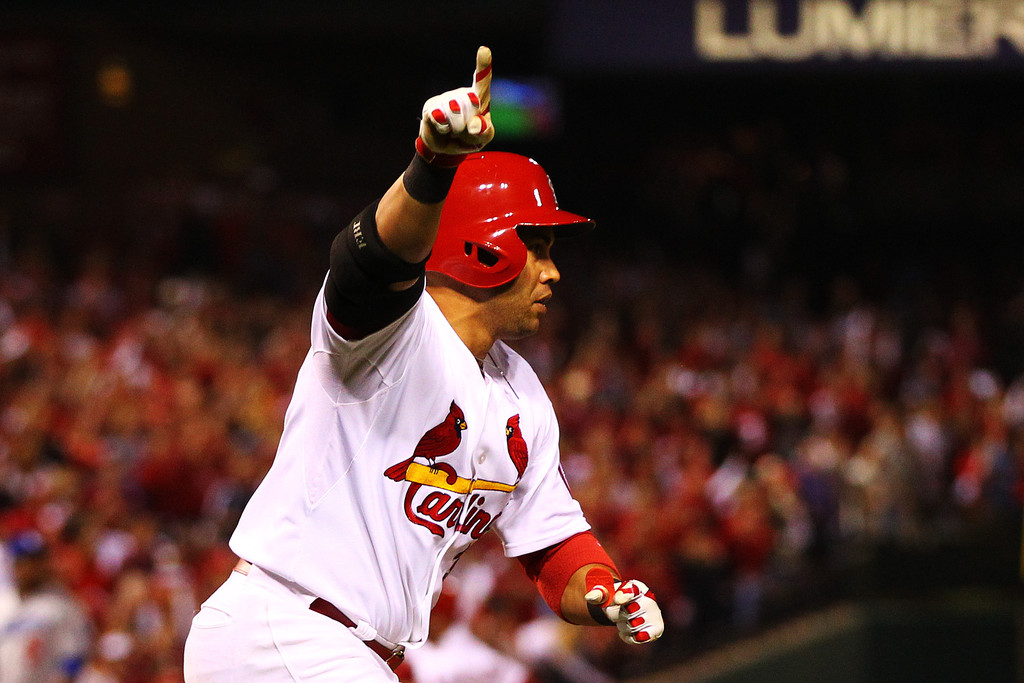 ¡Un bate caliente! Beltrán decide con sencillo en entrada extras primera victoria de Cardenales en Serie de Campeonato