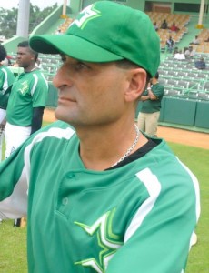 Dino Ebel complacido actitud jugadores Estrellas 