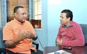 (FOTO)  Raymundo Lebrón y Leonel Sánchez, comunitarios de Herrera