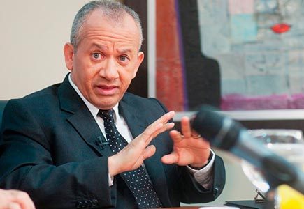 Ministro de Salud Pública califica como "criminal" comercio de medicamentos falsos e ilegales