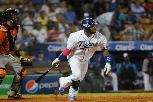 Francisco y Navarro guían triunfo de Tigres sobre Águilas; Paredes decide victoria de Gigantes sobre Estrellas y Escogido supera a los Toros