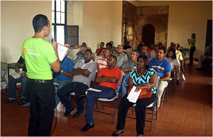 Más de 30 micro empresarios asistieron al encuentro en busca de mejorar sus negocios en la Ciudad Colonial. JPEG