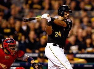 Álvarez decide con sencillo y los Piratas toman ventaja en serie divisional