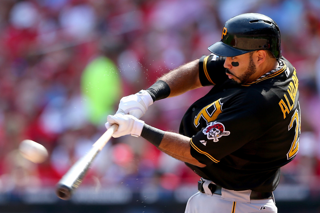 Álvarez y Marte disparan cuadrangulares; Piratas empatan serie