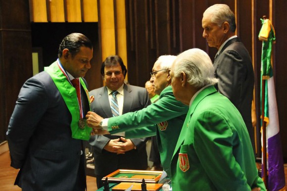 Escogido felicita a los nuevos inmortales Sammy Sosa y Julio Cesar Franco