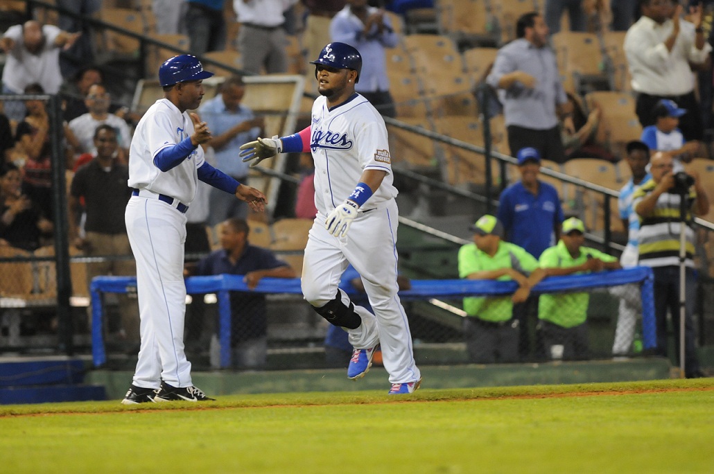 Con cinco jonrones; Tigres le dan paliza 18-8 a los Toros del Este, Águilas siguen invictas