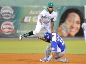 Barceló domina a los Leones; Gigantes dan paliza a Toros y Estrellas se sacuden al vencer a Tigres
